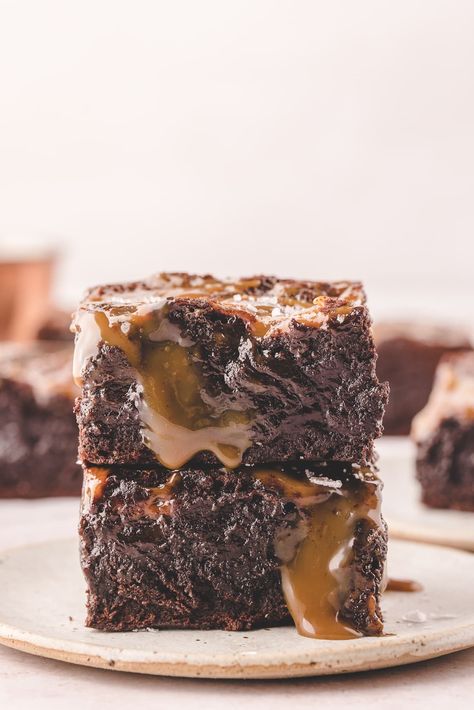 Caramel Brownies Recipe, Almond Flour Brownies, Gluten Free Dairy Free Dessert, Fudgy Brownie Recipe, Dark Chocolate Brownies, Caramel Recipes Sauce, Salted Caramel Brownies, Homemade Caramel Sauce, Caramel Brownies