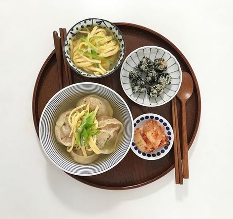 Korean Meal Korean Meal Aesthetic, Best Korean Food, Korea Food, Food O, Food Goals, Food Obsession, Korean Food, Cute Food, Veggie Recipes