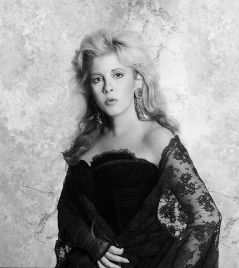 1987 Stevie Nicks Style 70s, Stevie Nicks Hair, Stevie Nicks Pictures, Stevie Nick, Stephanie Lynn, Stevie Nicks Style, Lindsey Buckingham, 70s Hair, Stevie Nicks Fleetwood Mac