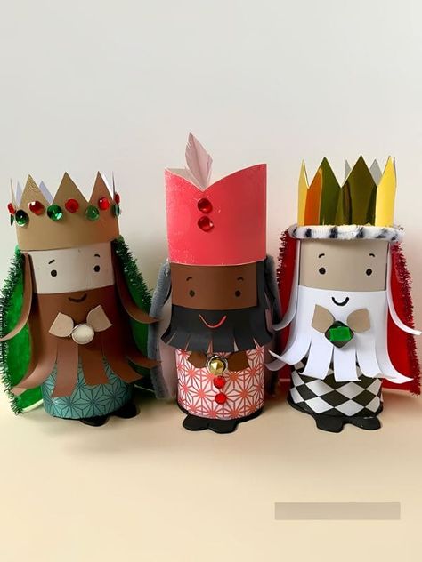 Crafts Using Toilet Paper Rolls, Useful Things To Make, Toilet Roll Christmas, Paper Rolls Diy, Roll Christmas Tree, Christmas Crib Ideas, Ideas Decoracion Navidad, Christmas Tree Craft, Roi Mage