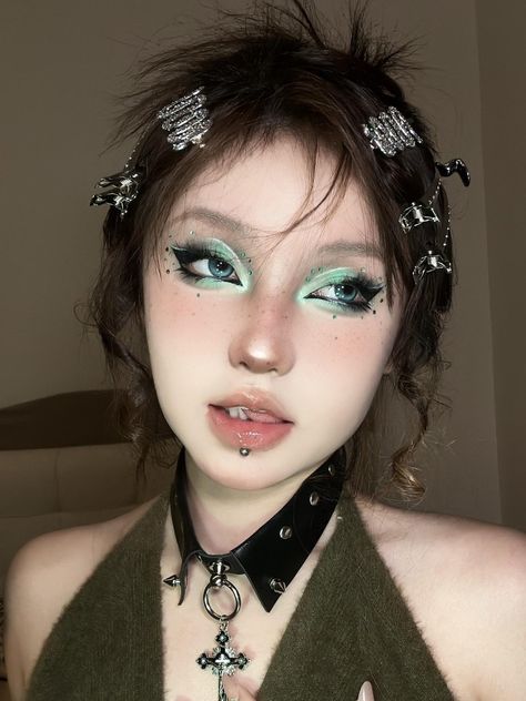 Air Inspired Makeup, Sci Fi Makeup, Makeup Layout, Doll Eye Makeup, Ulzzang Makeup, Horror Makeup, Ethereal Makeup, Unique Makeup, Eye Makeup Designs