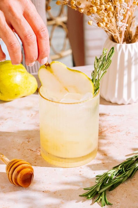 Easy Rosemary Pear Mocktail - The Social Sipper Pear Mocktail, Wine Spritzer Recipe, Passion Fruit Mojito, Easy Mocktails, White Wine Spritzer, Easy Mocktail Recipes, Spritzer Recipes, Spritz Recipe, Wine Spritzer