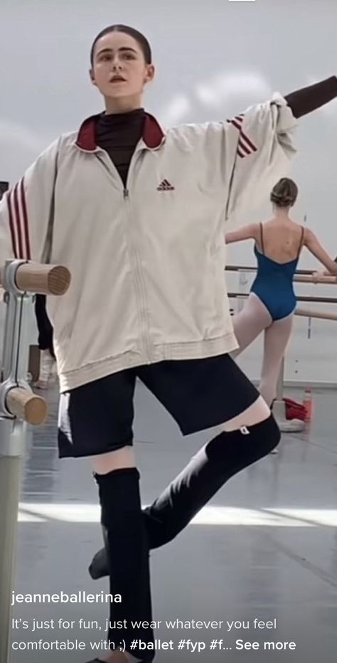 Dance Warmups Clothes, Casual Ballet Outfit, Male Ballerina, Ballet Fits, Contemporary Dance Outfits, Ballet Inspired Fashion, Dance Warm Up, Ballet Outfit, Ballet Practice