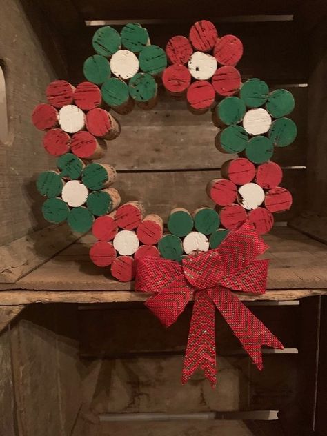 Wine Cork Crafts Christmas, Cork Crafts Christmas, Wine Cork Wreath, Wine Cork Diy Crafts, Wine Cork Projects, Cork Wreath, Wine Cork Ornaments, Cork Crafts Diy, Wine Cork Diy