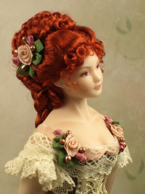 Victorian Dollhouse Miniatures, Doll Hairstyles, Porcelain Wedding, Dollhouse Clothes, Pelo Anime, Miniature Dress, Hair Curls, Lady Doll, Punk Vintage