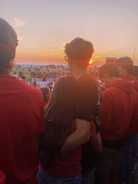 football game sunset couple aesthetic Couple At Football Game, Sunset Couple Aesthetic, Boyfriend Aesthetics, Football Couples, Dream Dates, Couples Play, Couple Watch, Football Field, Football Match