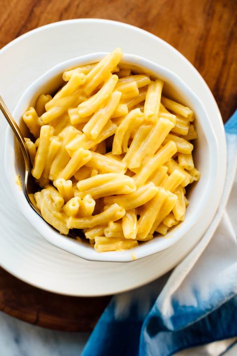 The BEST stovetop mac and cheese! This recipe is like blue box mac and cheese, but made with real cheddar cheese and cream. You\'re going to love it! #macandcheeserecipe #bestmacandcheese #macandcheese #stovetopmacandcheese Best Stovetop Mac And Cheese, Mac And Cheese Recipe Stovetop, Ultimate Mac And Cheese, Bechamel Sauce Recipe, Boxed Mac And Cheese, Stovetop Mac And Cheese, Easy Mac And Cheese, Making Mac And Cheese, Best Mac And Cheese