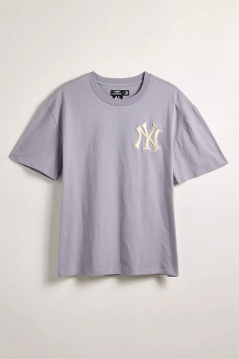 - 100% Cotton Yankees T Shirt, Cool Outfits For Men, Men's Tops, Logo Tee, T Shirt Men, Logo Tees, New York Yankees, Mlb, Urban Outfitters