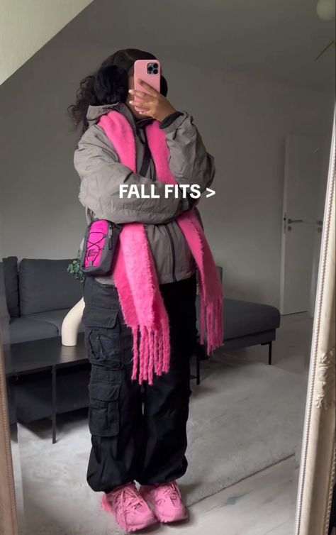 Outfits Black Women Winter, Y2k Outfits Black Women, Streetwear Winter Outfits, Y2k Outfits Black, Streetwear Winter, 2024 Vision Board, Chunky Scarf, Easy Winter Outfit, Early Fall Outfit