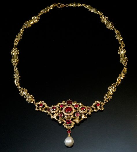 Antique Renaissance Revival Garnet Pearl Gold Necklace - Antique Jewelry | Vintage Rings | Faberge Eggs Pearl Gold Necklace, Vintage Gold Necklace, Princess Jewelry, Antique Engagement Ring, Medieval Jewelry, Necklace Antique, Antique Interior, Gold Pearl Necklace, Garnet Jewelry