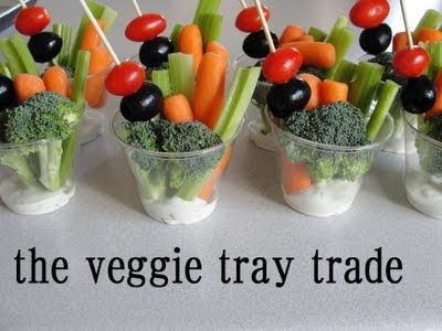 The Veggie Tray Trade | 20+ Cute Fruit & Veggie Trays Veggie Cups, Potluck Ideas, Fest Mad, Fruit Skewers, Fruit Kabobs, Fruit Cups, Veggie Tray, Snacks Saludables, Low Carbs