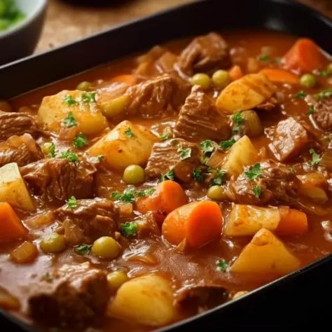 Stew Meat Recipes In Oven, Beef Stew Recipe Oven, Baked Beef Stew, Flavorful Beef Stew, Oven Beef Stew, Easy Homemade Soups, Cooked Potatoes, Beef And Vegetables, Stew Meat Recipes