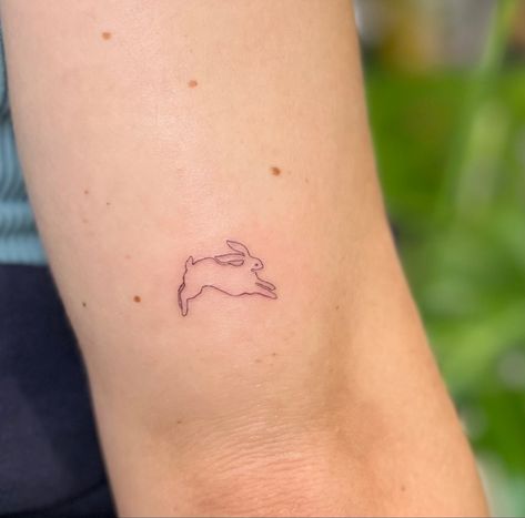 Harry styles love on tour tattoo @tatted.by.tilly on insta Cute Harry Styles Tattoo Ideas, Love On Tour Tattoos Bunny, Harry Styles Subtle Tattoos, Harry Styles Rabbit Tattoo, Love On Tour Bunny Tattoo, Harry Styles Bunny Tattoo, Harry Tattoo Ideas, Small Harry Styles Tattoos, Love On Tour Tattoos