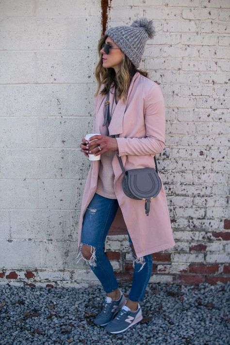 Pink New Balance Fives on Friday5 Favorite Cape BlazersCurrent FavoritesDrape Spring Trench New York Winter Outfit, Winter Sneakers Outfit, Fall Travel Outfit, New York Outfits, Look Adidas, Tennis Shoes Outfit, Mode Tips, Skandinavian Fashion, Winter Chic