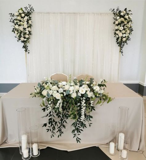 Sweetheart Table Rectangle, Registry Table Flowers, Sweetheart Table Flower Arrangements, Bridal Table Flowers Arrangements, Head Table Florals, Wedding Sweetheart Table Ideas, Table Floral Decorations, 50th Wedding Anniversary Decorations, Brides Table