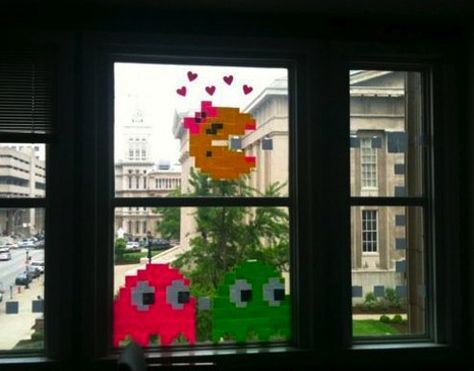 pacman sticky note window art Post It Art, Homecoming Decorations, Sculpture Art Projects, Notes Diy, Note Doodles, 3rd Grade Art, Post Its, Notes Art, Post It Note