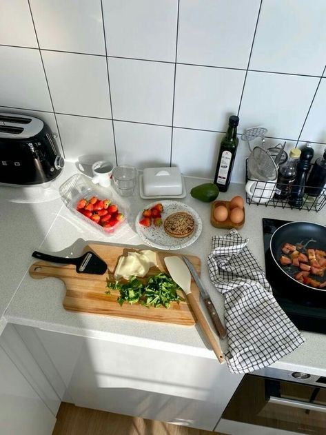 Apartment Cooking Aesthetic, Hobbies Aesthetic Cooking, Cooking Pictures Aesthetic, Cooking Vision Board Pictures, Food Prep Aesthetic, Aesthetic Cooking Pictures, Cooking At Home Aesthetic, Healthy Suhoor, Cozy Hobbies