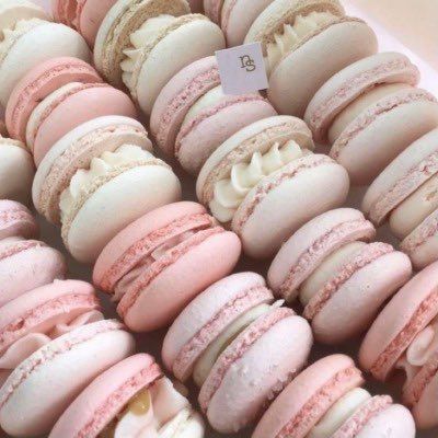 𝒻𝓁𝑒𝓊𝓇 on Twitter: "zou bisou bisou… " Taako Taaco, Pastel Academia, Nectar And Stone, Kerrie Hess, Pink Macaroons, Pink Macarons, Laduree Paris, Hello Weekend, Baby Pink Aesthetic