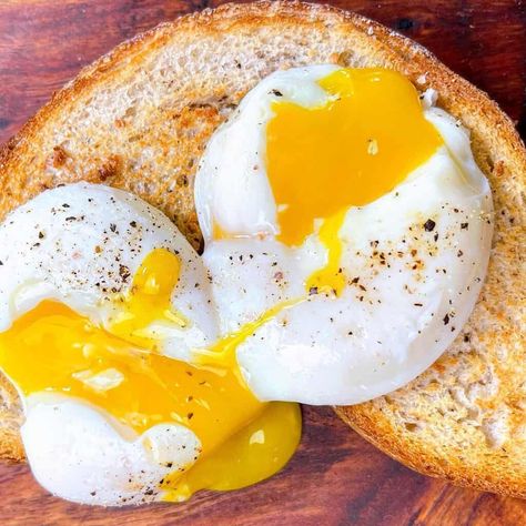 Sous Vide Poached Eggs, Soft Poached Eggs, Sous Vide Egg, Sous Vide Recipes, Sous Vide Cooking, Breakfast Potatoes, Soft Boiled Eggs, Poached Egg, On Toast