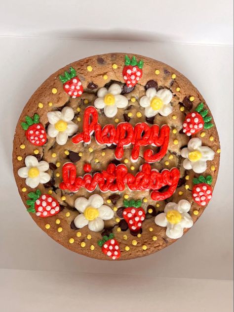 Birthday Picnic Aesthetic, Daisy Birthday Cake, Cake Aesthetic Birthday, Birthday Cookie Cake, Daisy Aesthetic, Cookie Cake Decorations, Cookie Cake Designs, 12th Birthday Cake, Daisy Cake