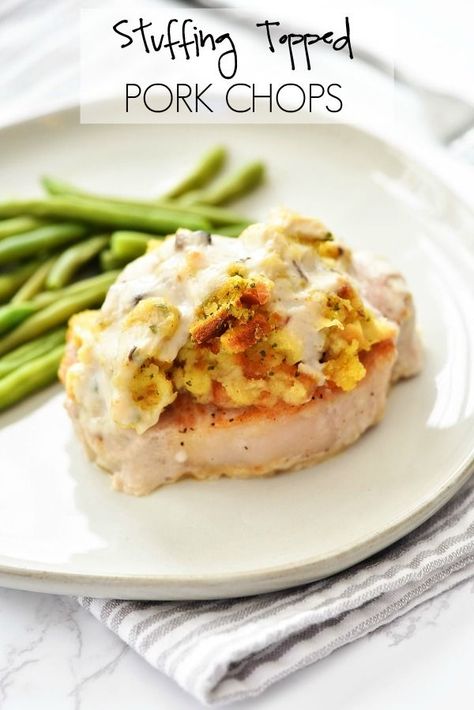 Stuffing-Topped Pork Chops Cream Of Mushroom Gravy, Easy Smothered Pork Chops, Pork Chops With Stuffing, Recipes Under 500 Calories, Skillet Pork Chop Recipes, Healthy Pork Chops, Healthy Pork Chop Recipes, Oven Pork Chops, Best Pork Chop Recipe