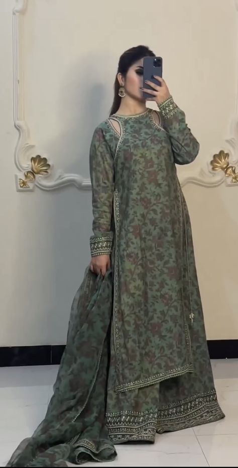 Eid Outfit Ideas, Trending Summer Nails, Summer Fashion Dresses Casual, Simple Dress Casual, Kameez Designs, Latest Dress Design, Wedding Mehndi, Pakistani Dresses Casual, Desi Fashion Casual