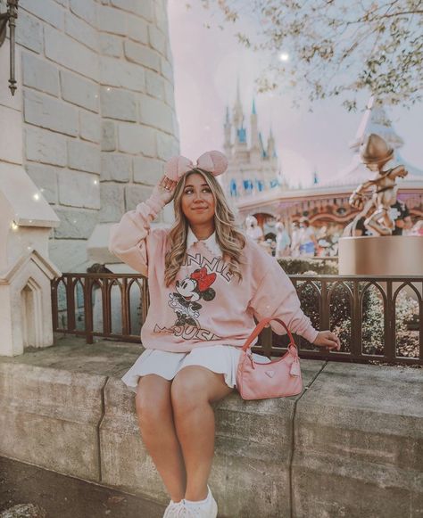 Cute Disney Fits, Navidad Outfit, Disneyland Sweatshirt, Disney Park Outfit, Disney 2025, Disney Outfits Women, Disney Fits, Disney Wear, Disneyland Birthday