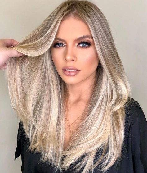 Shiny Ash Blonde and Platinum Balayage Ash Blonde Balayage, Hair Inspiration Long, Dyed Blonde Hair, Spring Hair Color, Blonde Hair Inspiration, Blonde Hair Shades, Blonde Hair Looks, Blonde Hair With Highlights, Looks Party