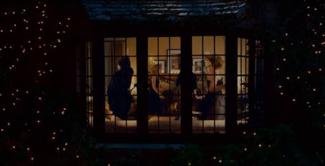 New Year's Eve at Graham's house. The Holiday Grahams House, The Holiday Aesthetic Movie, Christmas Rom Com Aesthetic, The Holiday Movie Aesthetic, The Holiday Aesthetic, Christmas Movie Aesthetic, The Holiday Movie, Rosehill Cottage, The Holiday Cottage