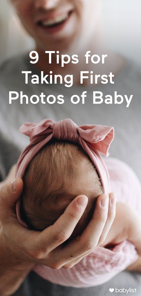 For your best first photos of your newborn, check out these quick tips. Whether it's a DIY home photoshoot or a professional session, these photography tips and unique ideas can help you get the best shots of your new baby and growing family. These 9 tips touch upon topics like poses, props, and more. Check out the guide. Diy Home Photoshoot, At Home Newborn Photoshoot, Diy Newborn Photography Props, Newborn Posing Guide, Newborn Photo Pose, Newborn Photoshoot Ideas, Newborn Family Pictures, Best Baby Registry, Diy Photoshoot