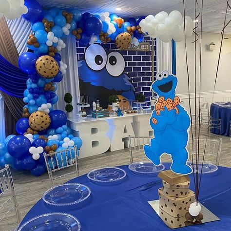 #cookiemonsterbabyshower • Instagram Cookie Monster Balloon Arch, Cookie Monster 1st Birthday Decorations, Cookie Monster Backdrop, Cookie Monster Party Decorations, Cookie Monster 1st Birthday, Monster Balloons, Monster Baby Showers, Monster 1st Birthdays, 2nd Birthday Party For Boys