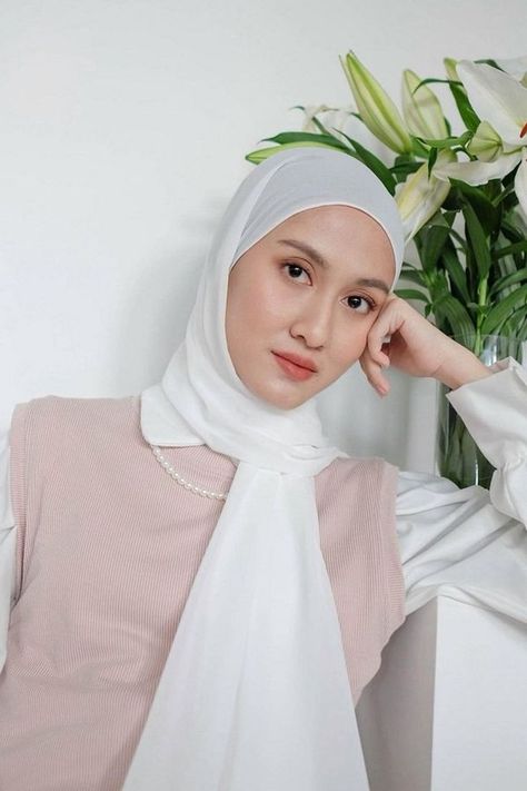 Ootd Hijab Pashmina Putih Tulang Foto Ootd, Pashmina Style, Pashmina Hijab, Model Hijab, Ootd Simple, Simple Hijab, Style Hijab, Outfit Hijab, Ootd Hijab