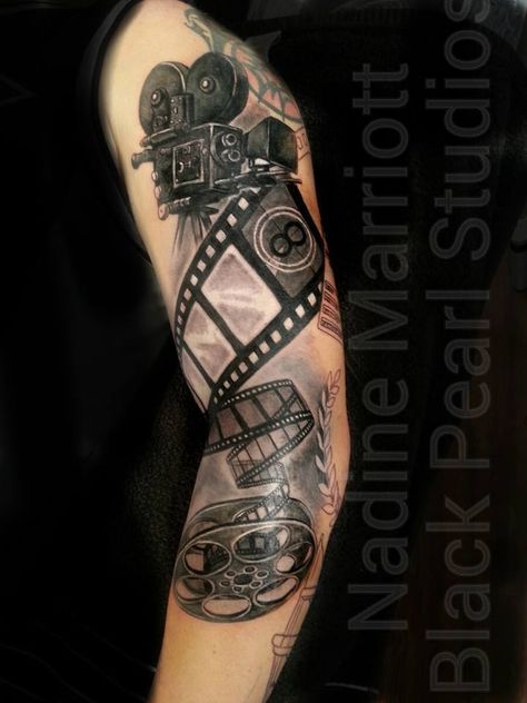 film tattoo Camera Film Tattoo, Typewriter Tattoo, Hollywood Tattoo, Photographer Tattoo, Tattoo Pierna, Tattoo Sleeve Filler, Camera Tattoos, Tattoos Pinterest, Movie Tattoo