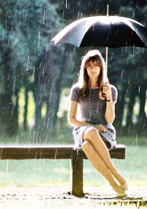 Foto Cowgirl, Sitting On A Bench, Francoise Hardy, Love Rain, Under My Umbrella, Singing In The Rain, Woman Sitting, Jane Birkin, When It Rains