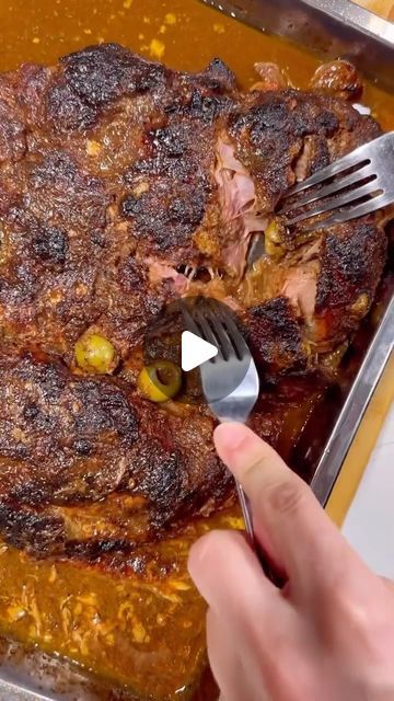 Crockpot Pernil, Pork Leg Roast, Pork Loin Roast Recipes, Boricua Recipes, Pork Loin Roast, Cuban Recipes, Keto Recipes Dinner, Beef Recipes Easy, Roast Recipes