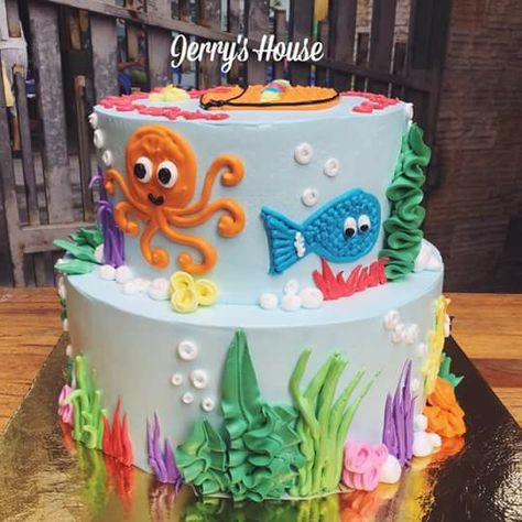 Buttercream Ocean Cake, Under The Sea Birthday Smash Cake, Tropical Fish Cake, Ocean Cake Birthday, Under The Sea Birthday Cake Boy, Summer Cakes Decorations, Under The Sea Birthday Party Cake, Ocean Cakes For Kids, Under The Sea Cake Ideas