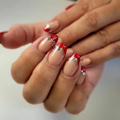 33+ Ideas for Festive Red French Tip Christmas Nails - Nail Designs Daily Christmas Red French Tip Nails, Red French Tip Christmas, Red French Tip Christmas Nails, French Tip Christmas Nails, French Tip Christmas, Red French Manicure, Red French Tip, French Tip Nail Designs, White French Tip