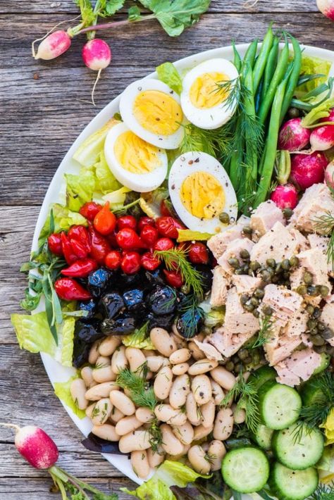 How to Make the Perfect Niçoise Salad | The View from Great Island Healthy Main Course, Main Course Salad, Salad Nicoise, Shirazi Salad, Nicoise Salad Recipe, Grain Salads, Canned Tuna Recipes, The Perfect Salad, Perfect Salad