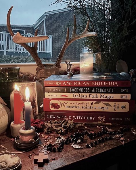 Mexican Brujeria Aesthetic, Altar Aesthetic Witch, Folk Witch Aesthetic, Appalachian Witchcraft, Catholic Witch, Folk Witchcraft, Learn About Me, Witchy House, Magic Knot