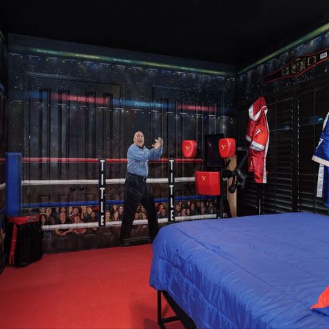 An actual Boxing ring bedroom - This is at a luxury vacation home rental near Walt Disney World and Orlando - It's The Lake Louisa Chateau - look it up! Boys Bedroom Ideas, Boxing Ring, Wet Felting Projects, Home Rental, Themed Bedroom, Boxing Training, Boys Bedroom, Vacation Home Rentals, Boy's Bedroom