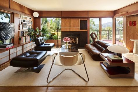 Modern 70s Home Living Room, 1970s Interior Design, Interiors 2023, 70s Room, 70s Interior, Cabin Core, Sunken Living Room, Design Del Prodotto, Los Angeles Homes