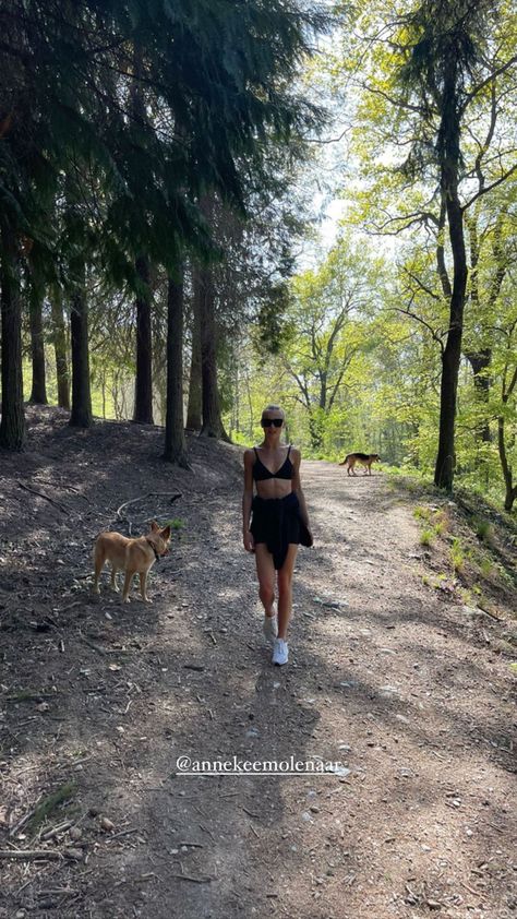 Walk Asthetic Pics, Outdoor Sports Aesthetic, Walking Asthetic Pic, Running Vibes, Hiking Picture Ideas, Running Fits, Dog Activity, Outdoors Aesthetic, Running Aesthetic