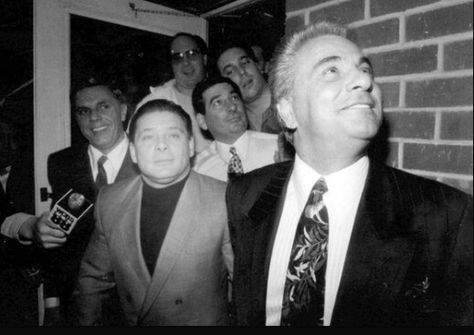 Jojn Gotti and Sammy the Bull Sammy The Bull, John Gotti, Mafia Gangster, Mafia Families, Tv Streaming, Al Capone, Streaming Tv, Science Fiction Fantasy, Skis