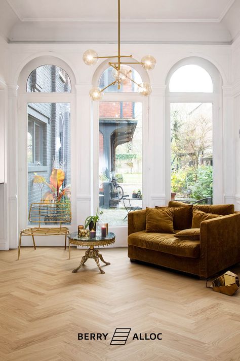 Create a classic living room with Parqwood Nature Calm herringbone floor: an authentic & understated oak with no knots in a bright yellow ochre colour. This floor has a yellow undertone and works well with purple (contrasting) or yellow, green, orange (harmonious) elements in your interior. This floor is made with real oak (0,6mm), and finished with Ultimtec® and is ultra resistant to wear & tear. Loving this floor? Click the link to visualise this floor in your own interior with Floorfit. Laminate Hardwood Flooring, Engineered Timber Flooring, Best Laminate, Floating Floor, Wood Parquet, Herringbone Floor, Classic Living Room, Durable Flooring, Yellow Ochre