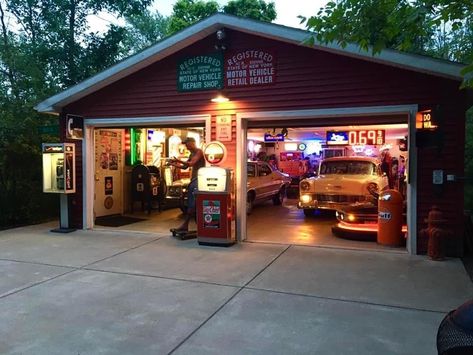 Vintage Car Garage, Man Garage, Car Shed, Whiskey Room, Garage Furniture, Cast Iron Doorstop, Garage Loft, Man Cave Room, Mechanic Shop