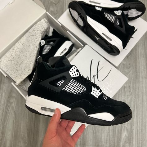 Brand New Authentic Jordan 4s White Thunder, Black And White Jordan 4’s, Retro 4 Jordans, Jordans 4s, Cute Jordans, Cute Casual Shoes, Casual Shoes Women Sneakers, Nike Shoes Women Fashion, Jordans Retro