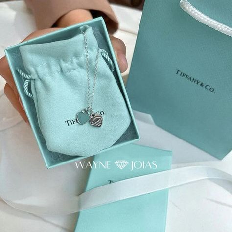 Collar Tiffany & Co, Tiffany & Co, Colar Tiffany E Co, Tiffany Bag, Teal Jewelry, Jewelry Tiffany, Tiffany Necklace, Tiffany Jewelry, Breakfast At Tiffanys