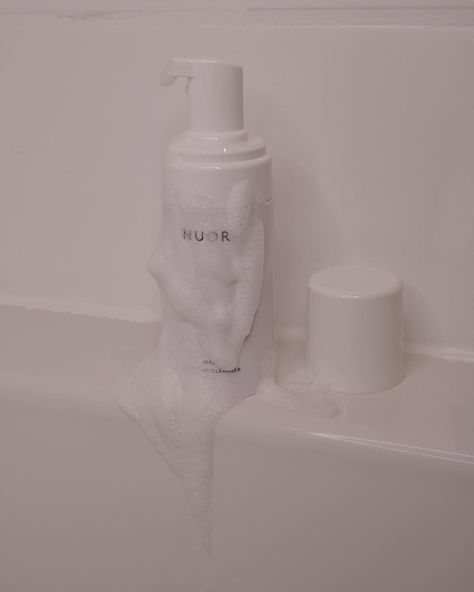 Anna ✖️ aesthetic and skincare on Instagram: “@nuoriskincare Vital Foaming Cleanser 🤍 * from nuori.com* This luxuriously creamy foaming cleanser meticulously removes dirt and makeup…” Foam Cleanser Aesthetic, Cleanser Aesthetic, Ugc Photography, Anna Aesthetic, Skincare Aesthetic, Foaming Cleanser, Foam Cleanser, Bubble Bath, Aesthetic Photo