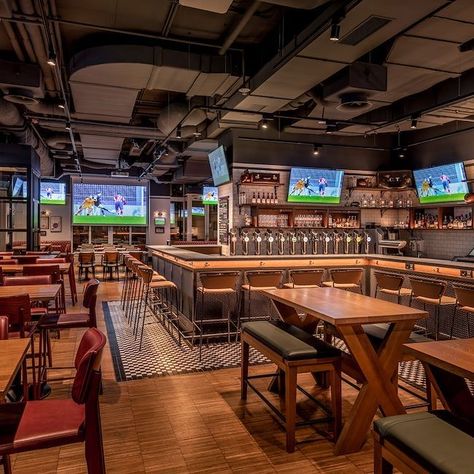 Sports Bar Design, Sports Bar Ideas, Bar Americano, Tv Mount Ideas, American Sports Bar, Sport Bar Design, Sports Bar Decor, Pub Interior Design, Bar Tv