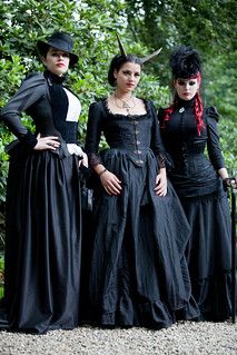 18th Century Witch, Steampunk Witch, Gothic Mode, Goth Model, Victorian Goth, 3 Women, Romantic Goth, Goth Women, Victorian Steampunk